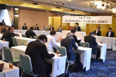写真：新会長や本年度事業を決めた総会