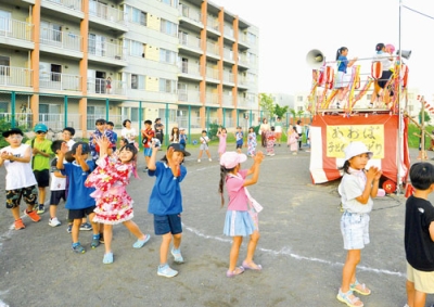 写真：６００人が来場した昨年のあおば子ども盆踊りフェス