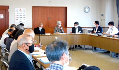写真：２４年度の事業報告などについて承認した定時評議員会