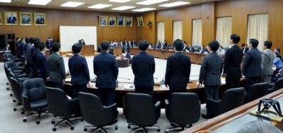 写真：野党７党提出のガソリン税の暫定税率廃止法案を可決した衆院財務金融委＝２０日午後