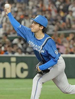 写真：１安打１失点で完投し５勝目を挙げた日本ハム・北山＝東京ドーム