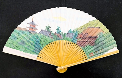 写真：平山画伯の作品を用いた扇子「京都清水寺」