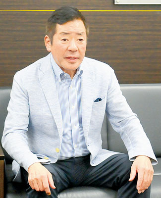 写真：「政治を変えていく」と訴える勝部氏