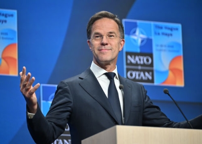 写真：北大西洋条約機構（ＮＡＴＯ）の首脳会議の期間中に開かれた記者会見で発言するルッテ事務総長＝２５日、オランダ・ハーグ（ゲッティ＝共同）