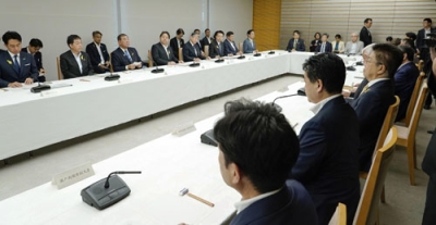 写真：首相官邸で開かれた原子力防災会議＝２７日午前