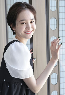 写真：尾碕真花＝東京都港区