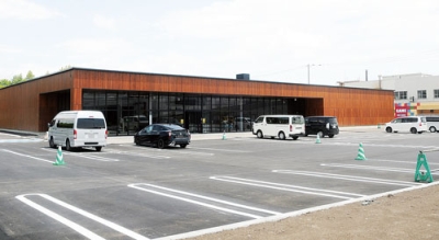 写真：モルエ中島で建設工事が進む無印良品