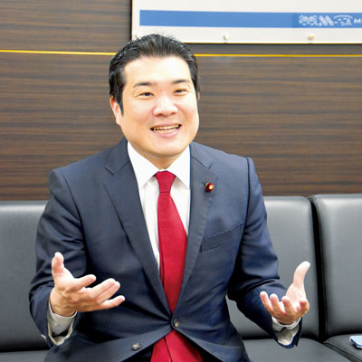 写真：参院選に向けて「政治が一定の答えを出す選挙になって」と述べる山岡衆院議員