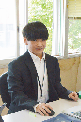 写真：「市民にもっと魅力が伝わる広報紙作りを」と話す川村さん