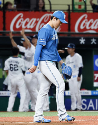 写真：８回、決勝打となる２点三塁打を浴びた日本ハム・玉井＝ベルーナドーム