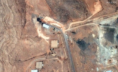写真：米軍空爆後に、破壊されたトンネル入り口を示す衛星写真＝２２日、イラン中部イスファハンの核施設（マクサー・テクノロジーズ提供、ロイター＝共同）