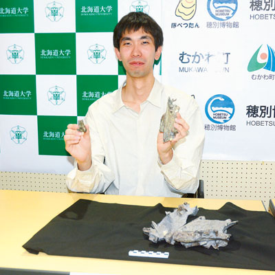 写真：絶滅鳥類の化石について発表した川本さん