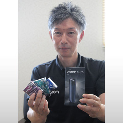 写真：新製品の「ＡＵＲＡ」と「ＥＶＯ」