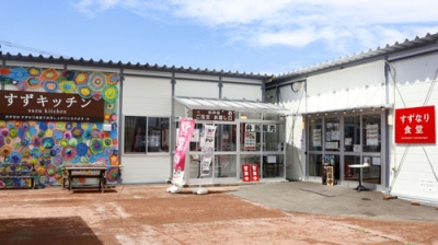 写真：石川県珠洲市にある仮設商店街＝２６日