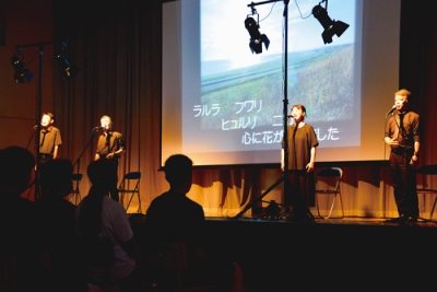 写真：朗読や歌で生徒に命の尊さを伝えたチームいちばん星