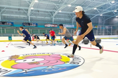 写真：トレーニングに励む室蘭スティーラーズの選手ら