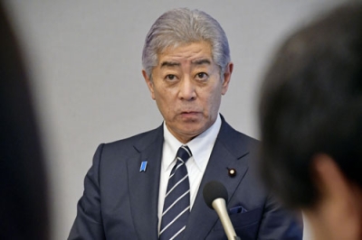 写真：記者団の取材に応じる岩屋外相＝１日、ワシントン（共同）