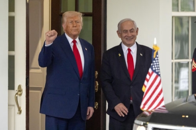 写真：トランプ米大統領（左）とイスラエルのネタニヤフ首相＝４月、ワシントンのホワイトハウス（ＡＰ＝共同）