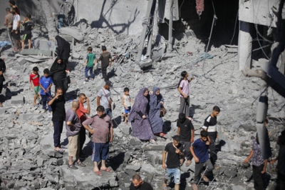 写真：イスラエル軍の攻撃による被害が目立つパレスチナ自治区ガザの難民キャンプ＝４日（ゲッティ＝共同）