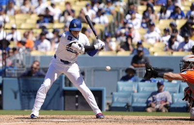 写真：アストロズ戦の８回、見逃し三振に倒れるドジャース・大谷＝ロサンゼルス（共同）