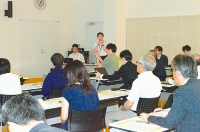 写真：宿泊税条例について説明された関係事業者との意見交換会