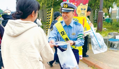 写真：中央町のビアフェスタ会場で飲酒運転根絶を呼びかける関係者