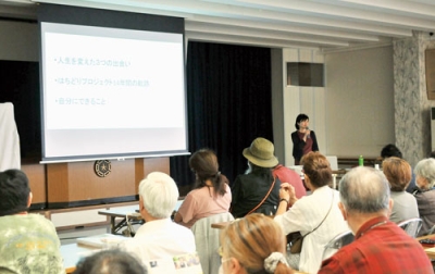 写真：「自分にできることを考えて」と呼びかける宮手理事長