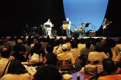写真：多くの市民らが曲や飲食を楽しんだ「だてにぎわい復活音楽祭」