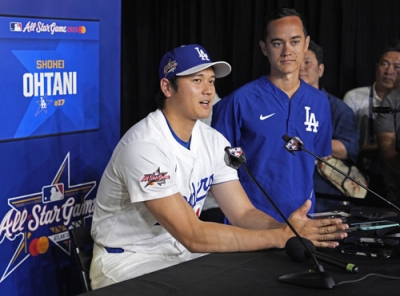 写真：オールスター戦の前日、記者会見するドジャース・大谷＝アトランタ（共同）