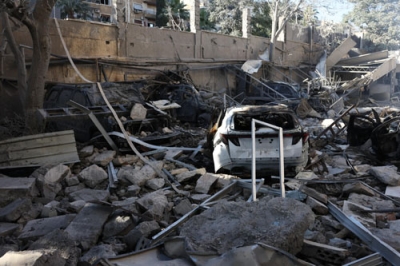 写真：１６日、イスラエル軍に攻撃されたシリア暫定政府の国防省＝ダマスカス（ゲッティ＝共同）