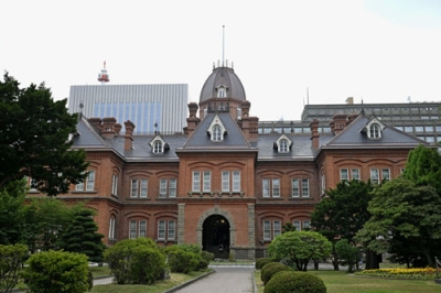 写真：北海道庁旧本庁舎「赤れんが庁舎」＝１７日午後、札幌市中央区