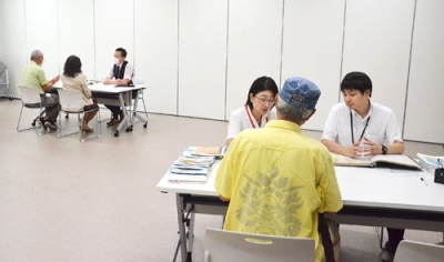 写真：空き家、持ち家の処分方法などについてアドバイスした住まいの相談会