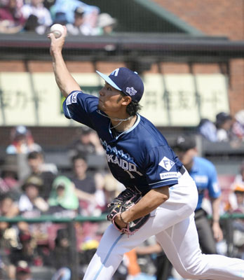 写真：楽天戦に先発し、７回２失点で１０勝一番乗りを果たした日本ハム・伊藤＝楽天モバイルパーク