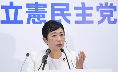 写真：メディアの取材に応じる立憲民主党の辻元代表代行＝２０日午後８時２９分、東京・永田町の党本部