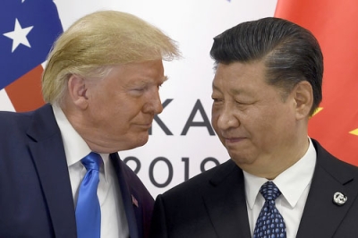 写真：トランプ米大統領（左）と中国の習近平国家主席＝２０１９年６月、大阪市（ＡＰ＝共同）