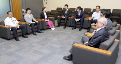 写真：ガソリン税の暫定税率を巡る野党政策責任者の会議＝２５日午前、国会