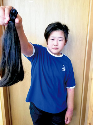 写真：２回目のヘアドネーションに協力した山地さん