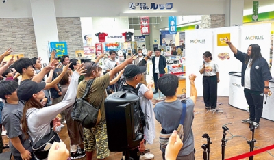 写真：圓子実行委員（右）によるじゃんけん大会などで盛り上がった満天実行委のトークイベント
