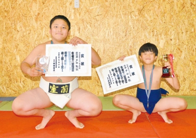 写真：全道大会で活躍した戸田魁誠（左）、大凱兄弟