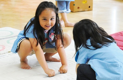 写真：桜ヶ丘幼稚園に短期入園中の髙木翠愛ちゃん