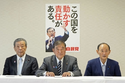 写真：自民党役員会に臨む（左から）森山幹事長、石破首相、菅副総裁＝２９日午前、東京・永田町の党本部