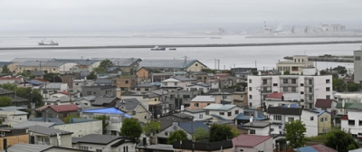写真：津波が到達したとみられる釧路港＝３０日午前１１時ごろ、釧路市
