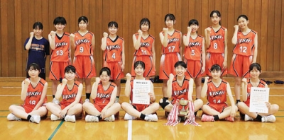 写真：全道大会初出場の室蘭西、星蘭中女子バスケットボール部（提供写真）