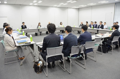 写真：中央最低賃金審議会の小委員会＝１日午前、東京都千代田区