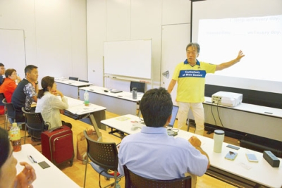 写真：ＩＣＴ教材を活用した授業を実践する北原さん