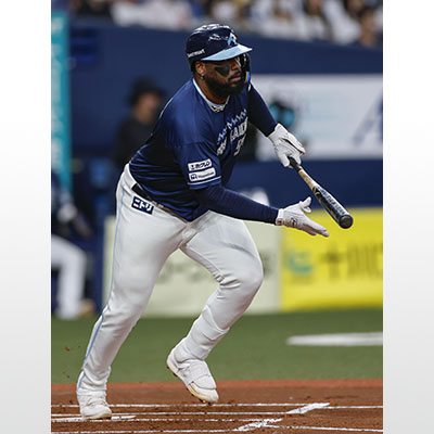 写真：１回日本ハム１死一、二塁、レイエスが右前に先制打を放つ＝京セラドーム