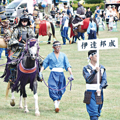 写真：亘理伊達家歴代の武将が登場した騎馬隊行進