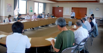 写真：役員選任や会長表彰受賞団体の報告が行われた評議員会