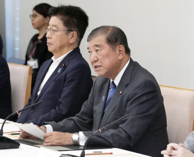 写真：政府与党政策懇談会であいさつする石破首相（手前）＝７日午前、首相官邸