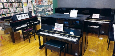 写真：中古ピアノが充実するエルム楽器室蘭支店